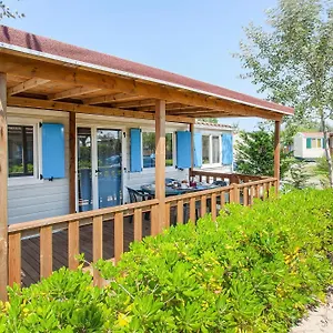  Casa vacanze Mobile In The With A Shared Pool